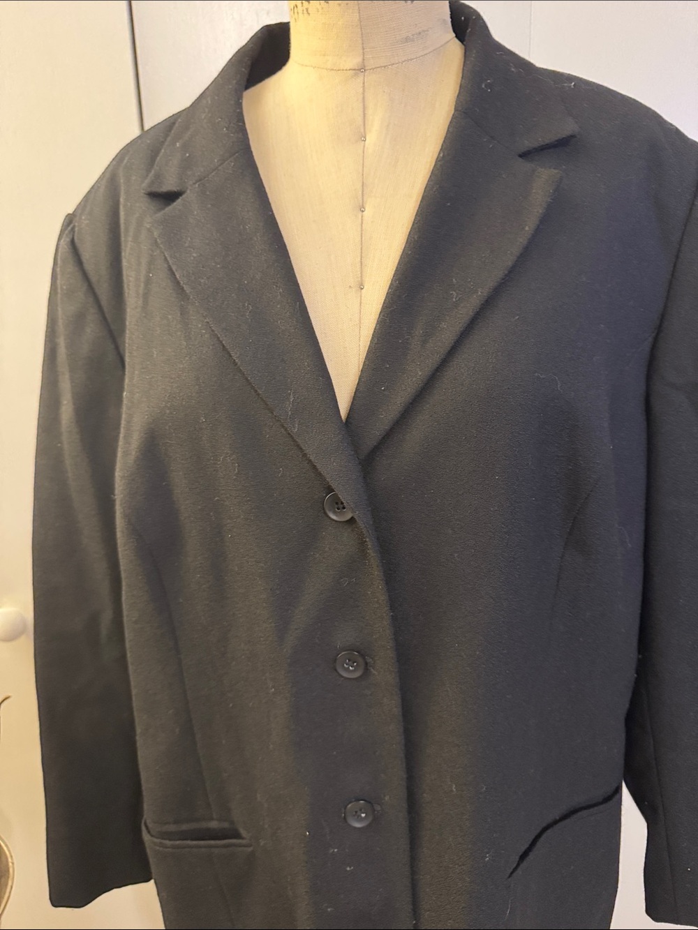 Classic Black Women's Single-Breasted Blazer Jacket - Picture 2 of 6